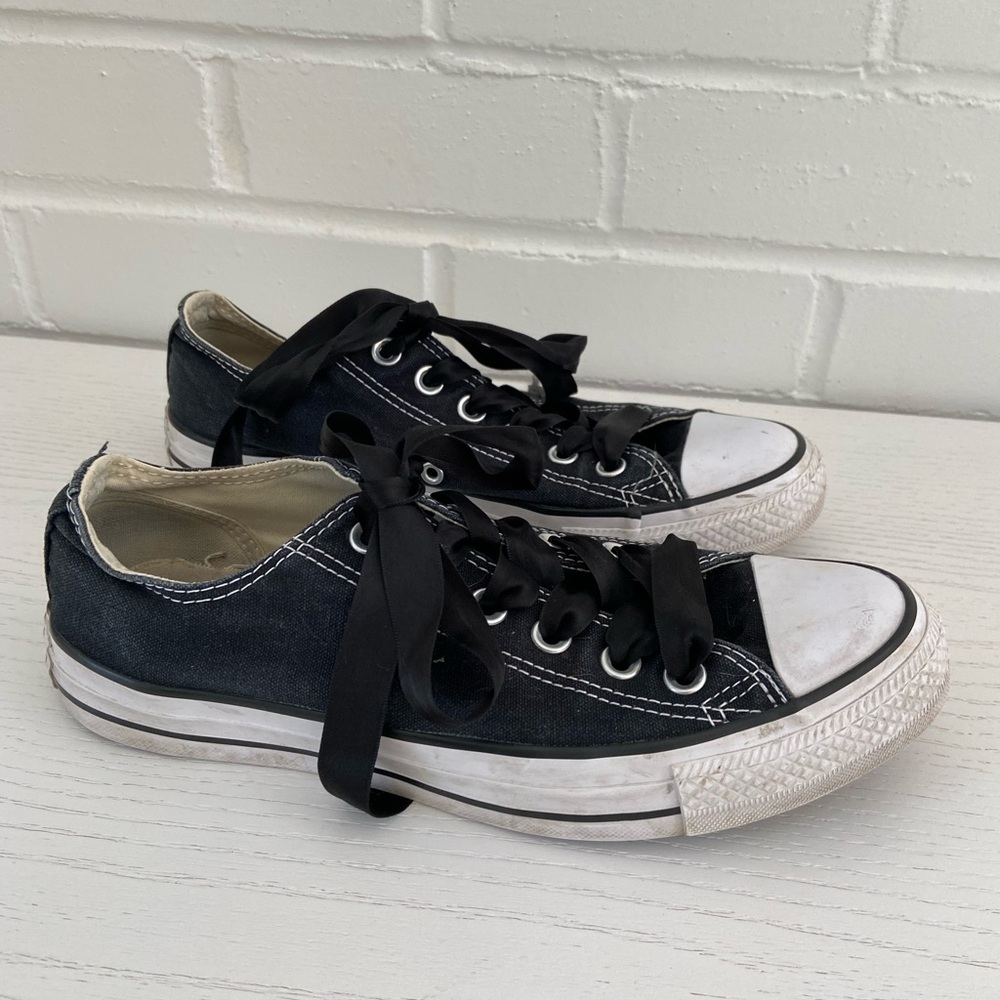 Women’s Size 8 Black Low-Top Canvas Sneakers Tennis Shoes with Ribbon Laces